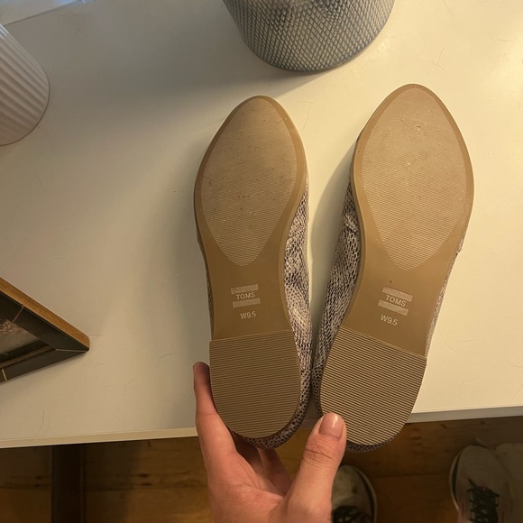 Tom’s Julie Snake Skin Print Flat - Picture 2 of 3